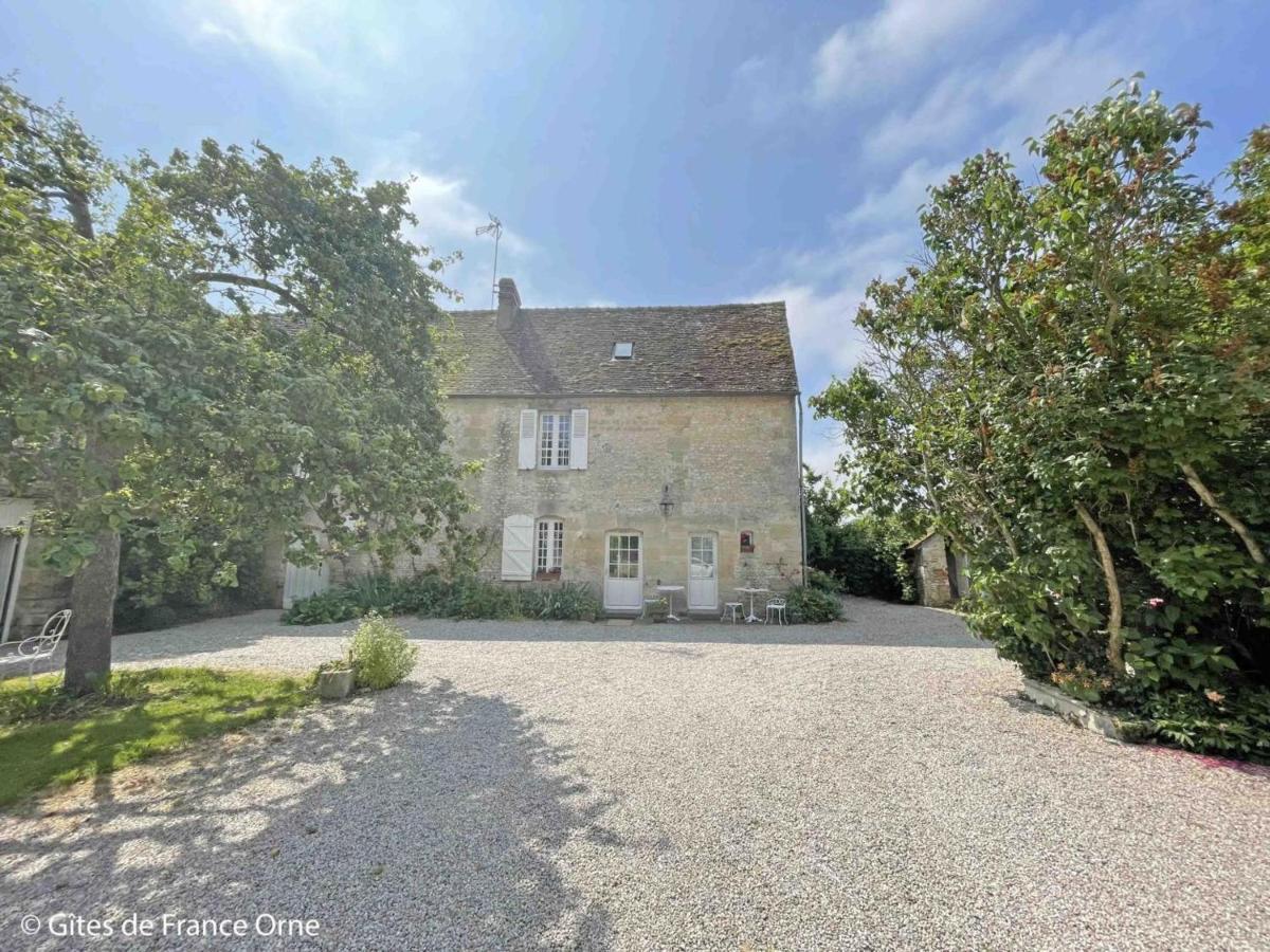 Maison De Caractere Avec Jardin, Proche D'Argentan, Ideale Pour Peche Et Detente En Campagne - Fr-1-497-131 Sarceaux Bagian luar foto