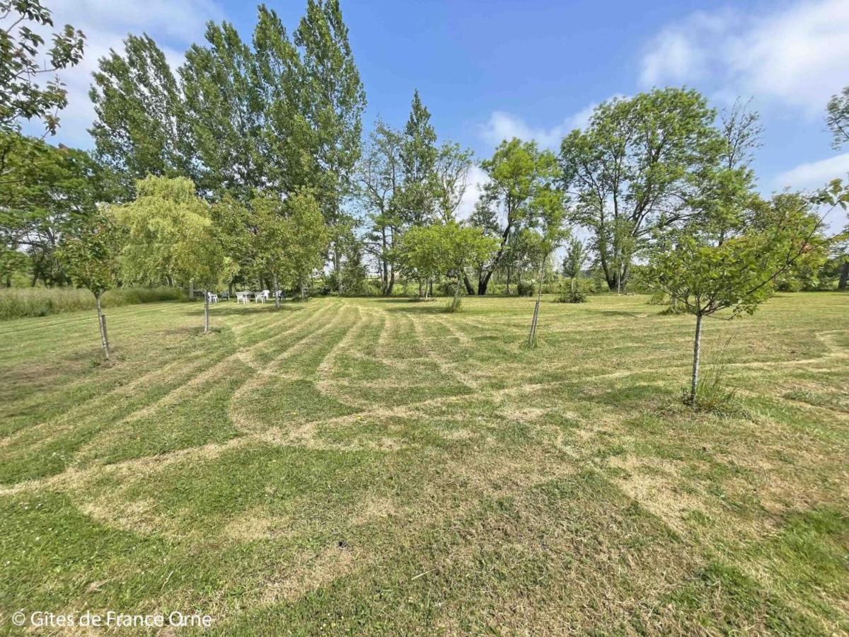 Maison De Caractere Avec Jardin, Proche D'Argentan, Ideale Pour Peche Et Detente En Campagne - Fr-1-497-131 Sarceaux Bagian luar foto